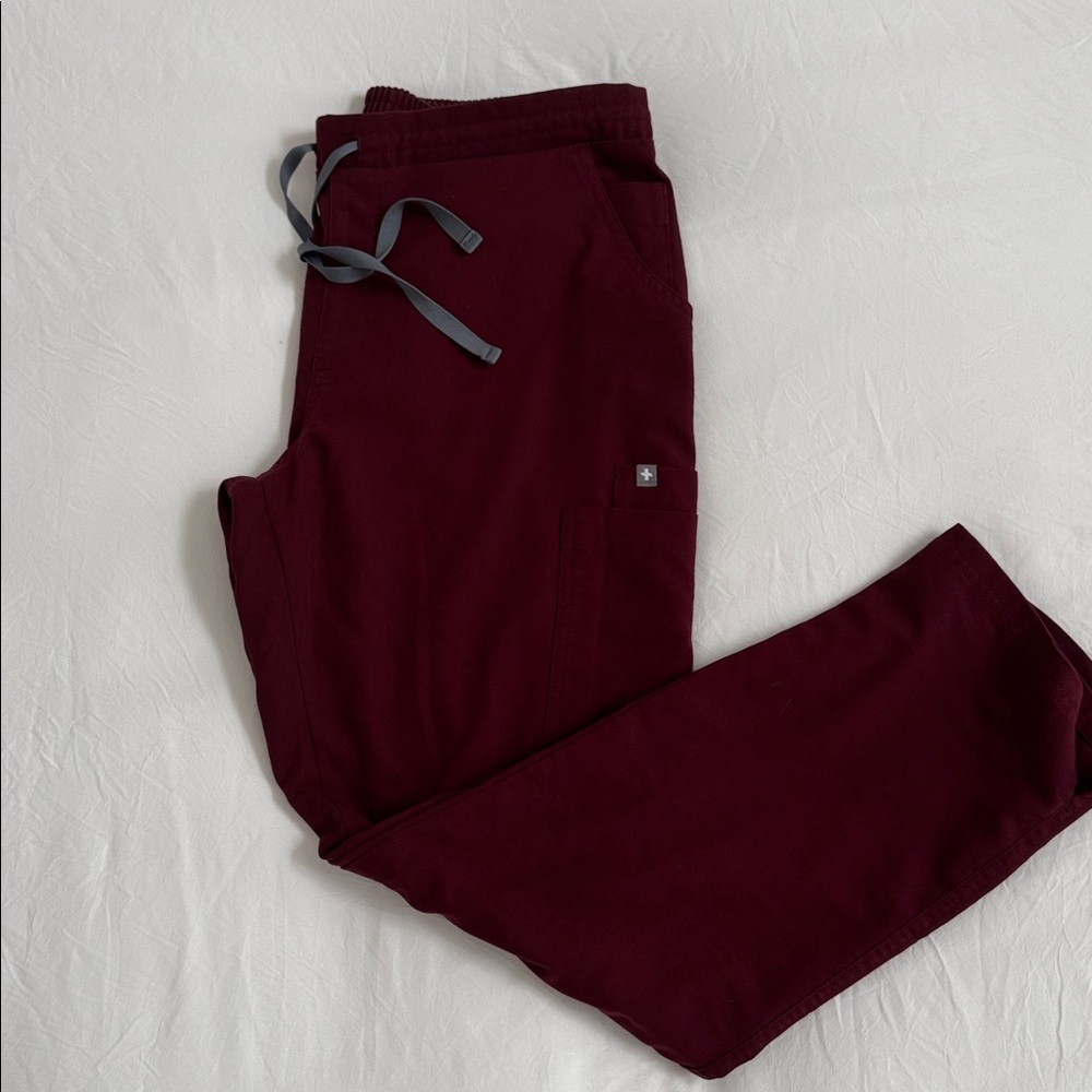 Burgundy Figs Women’s Yola Scrub Pants Medium Petite